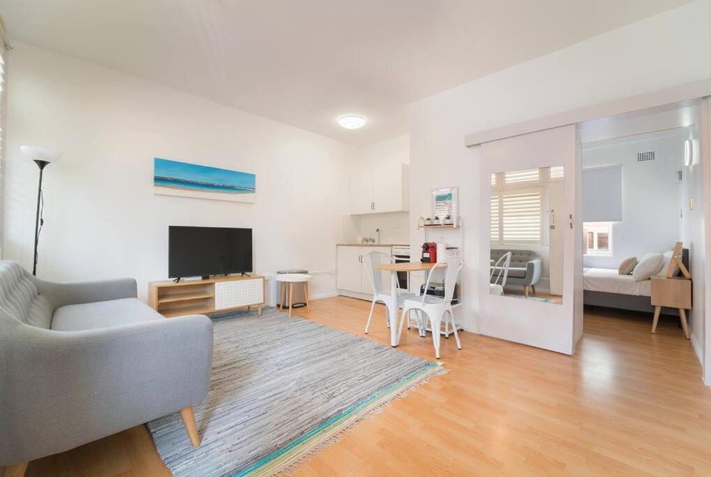 Bondi Bch 1bed Gem On Eat St-refurbished Apartment Sydney