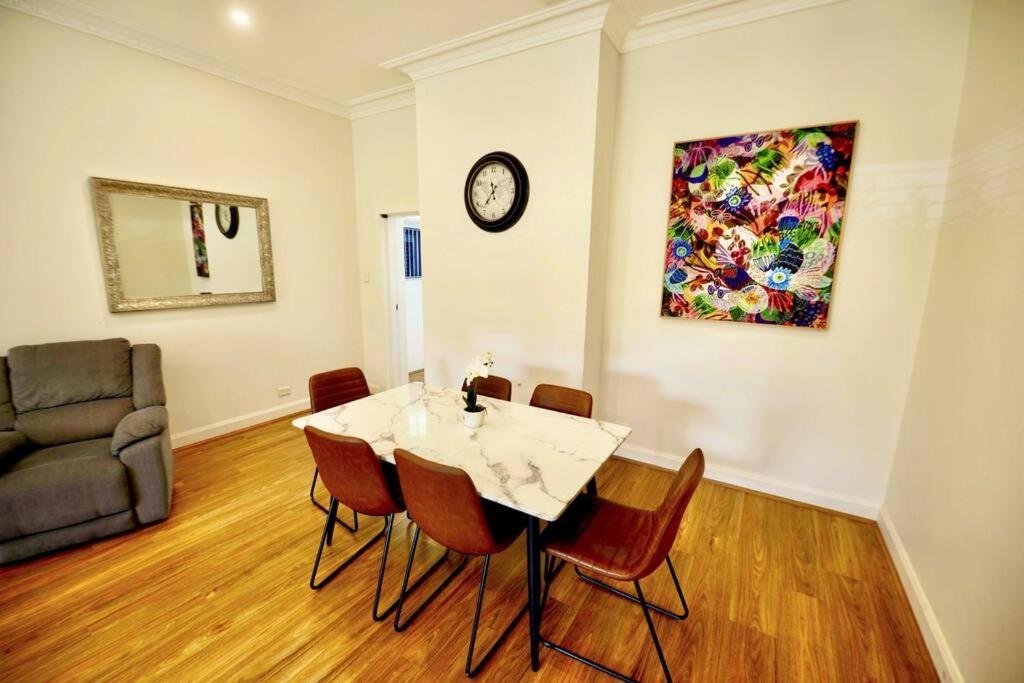 Elegant Cozy House In Chatswood, Maxi 10 People Sydney