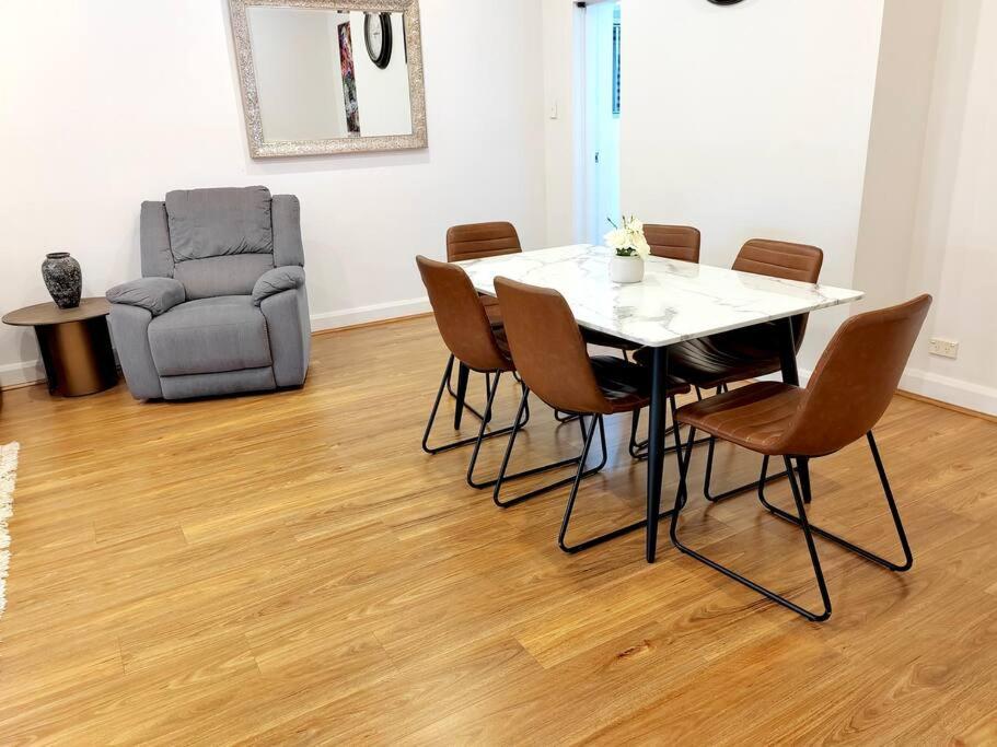 Villa Elegant Cozy House In Chatswood, Maxi 10 People