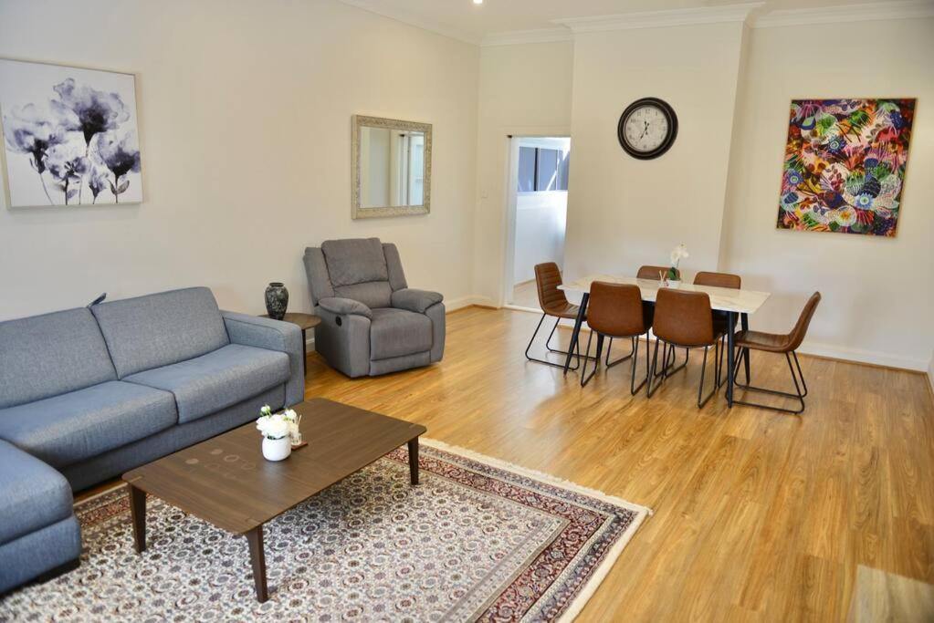 Elegant Cozy House In Chatswood, Maxi 10 People Villa