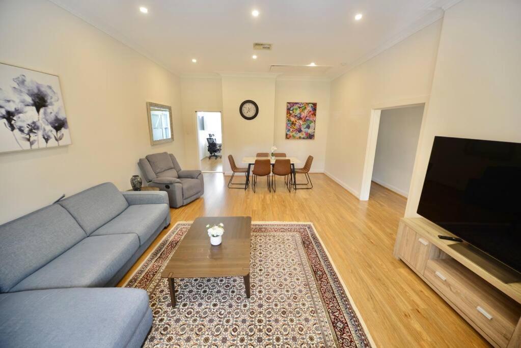 Villa Elegant Cozy House In Chatswood, Maxi 10 People Sydney