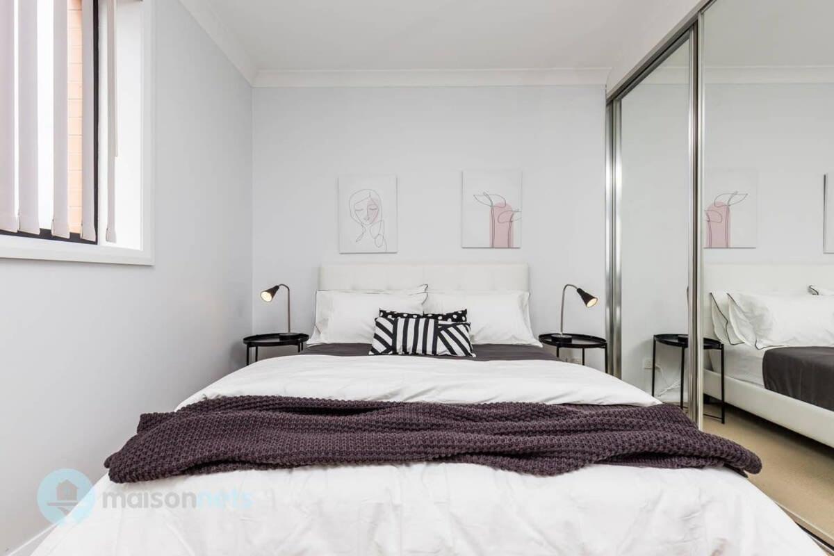 Apartment 2 Bedroom 2 Bathroom Apt With Balcony And Parking *