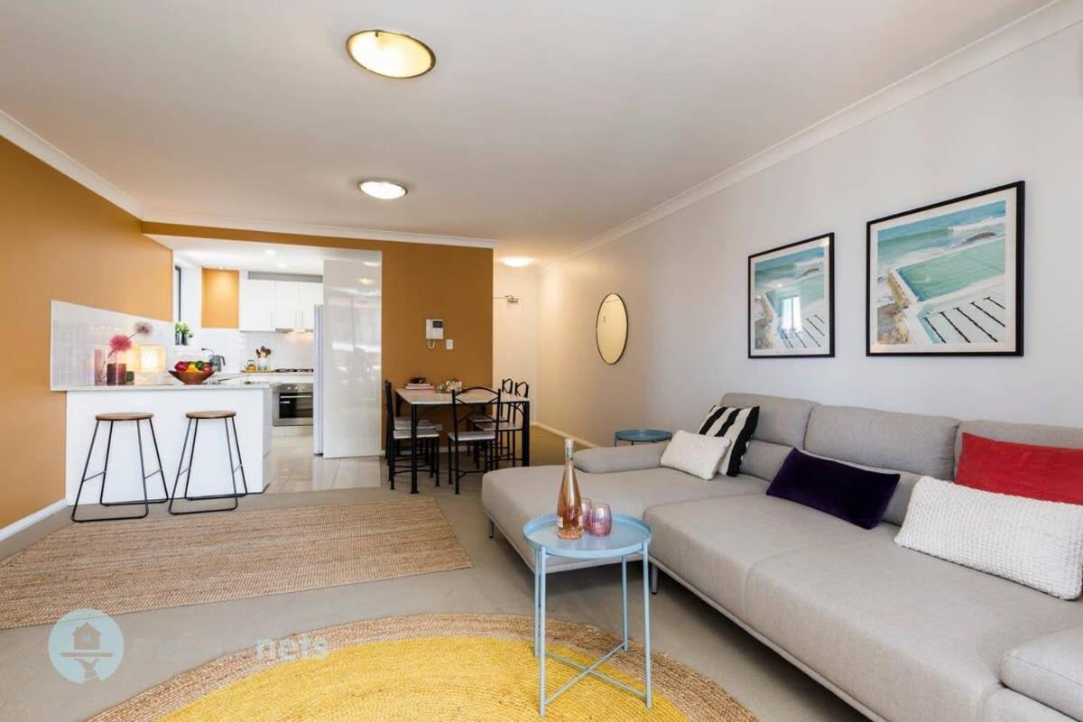 2 Bedroom 2 Bathroom Apt With Balcony And Parking Apartment *