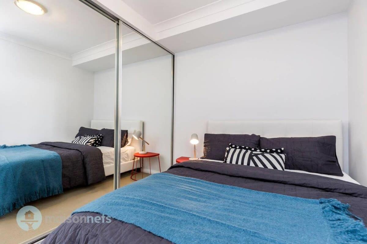 Apartment 2 Bedroom 2 Bathroom Apt With Balcony And Parking *