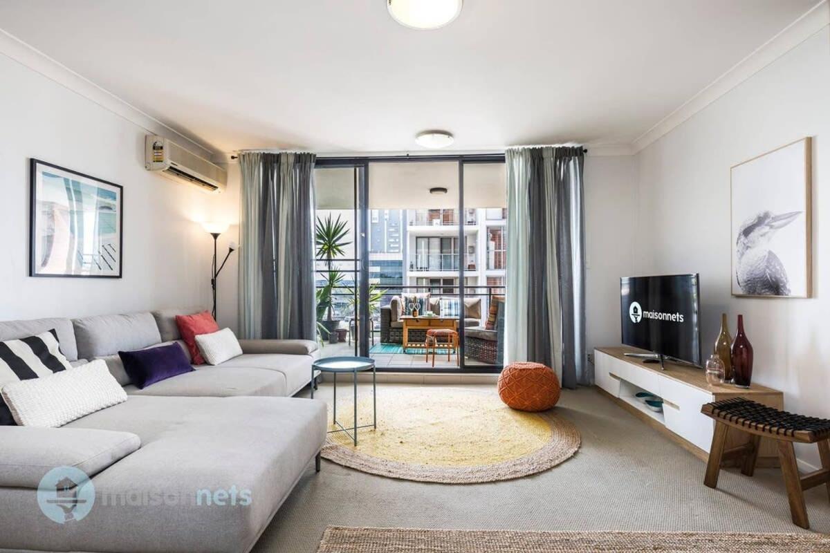 2 Bedroom 2 Bathroom Apt With Balcony And Parking
