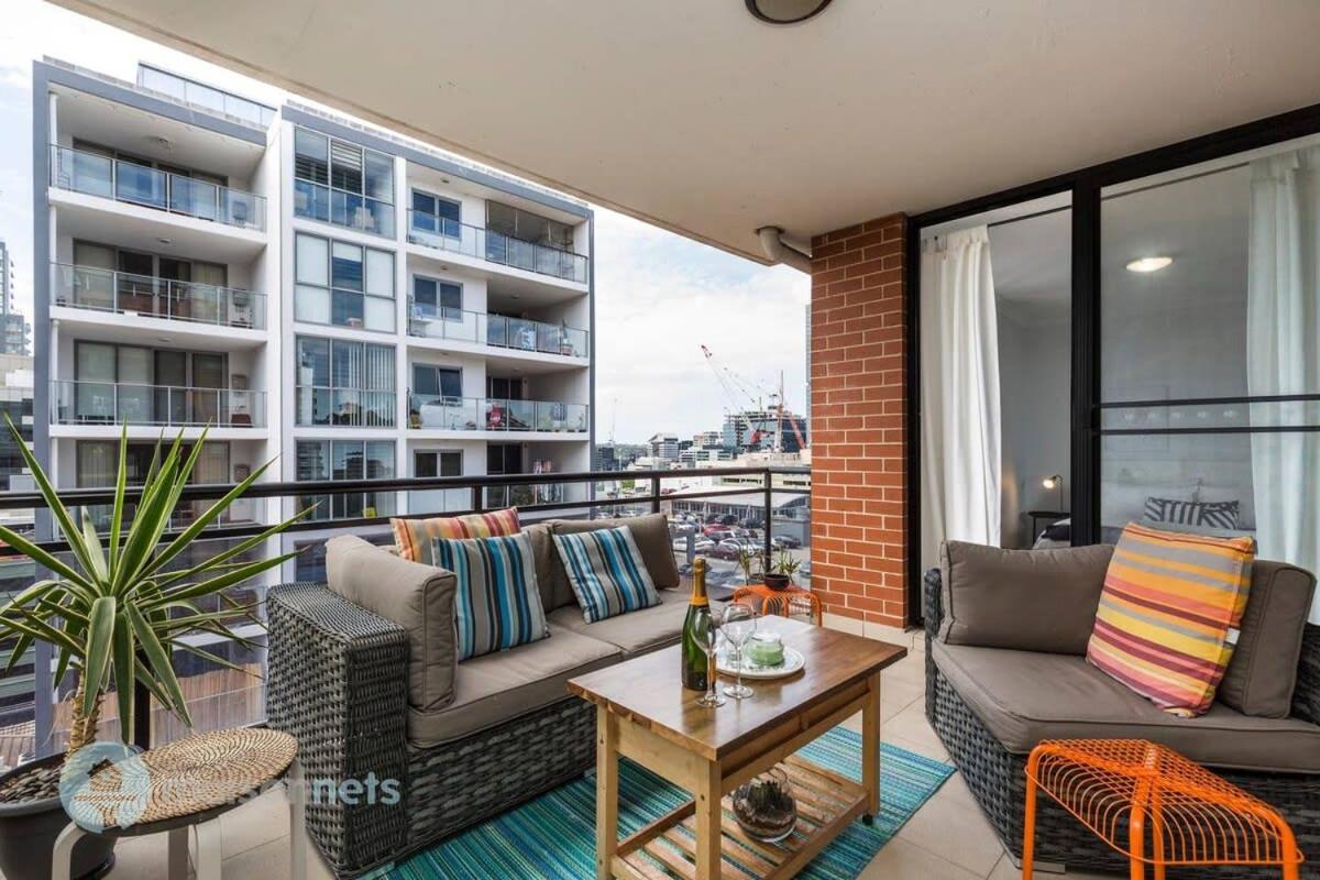 Apartment 2 Bedroom 2 Bathroom Apt With Balcony And Parking *
