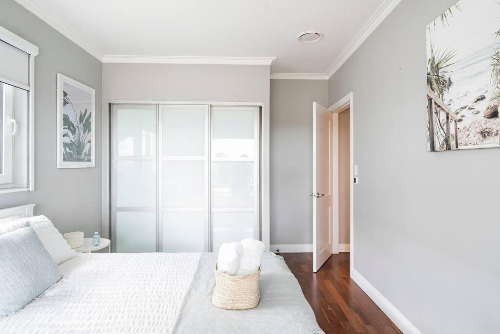 New Furnish, 3 Min Syd Airport, 1 Min Walk * Sidney