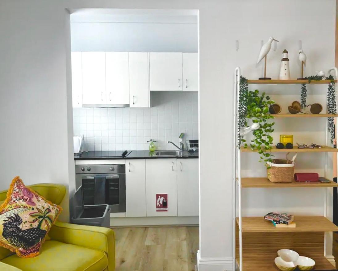 Apartment Bondi Bliss ~ Stylish & Comfy Gem ~ Walk To Beach! *