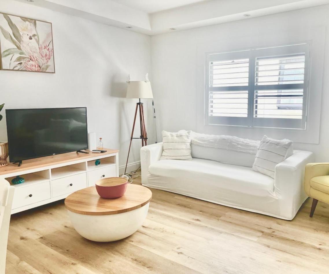Apartment Bondi Bliss ~ Stylish & Comfy Gem ~ Walk To Beach!