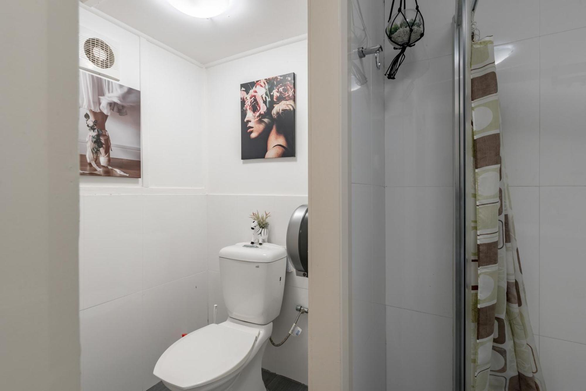 Classic Queen - Close To Airport & Eateries - Shared Bathroom Holiday home Sydney