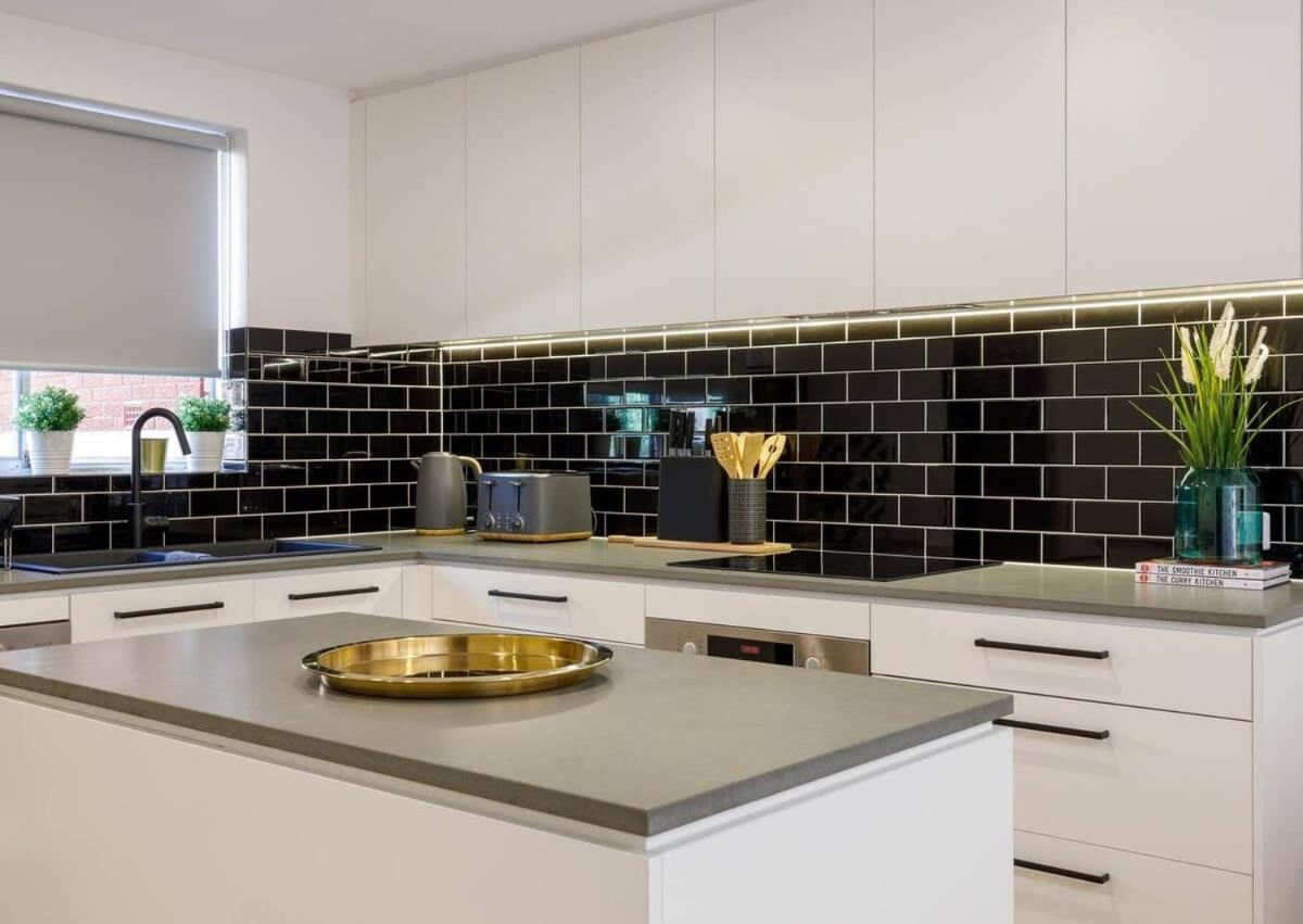 2 Bdrm In Annandale With Courtyard & Parking Sidney
