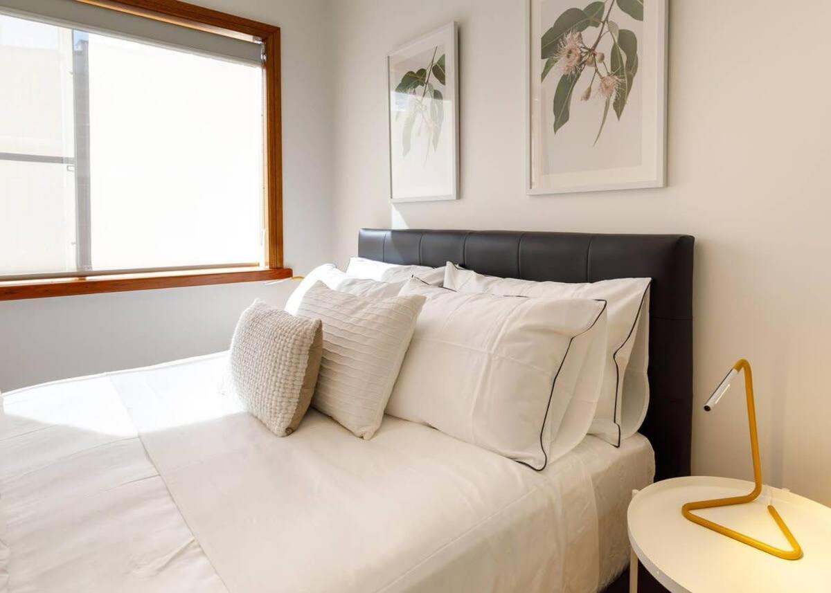 2 Bdrm In Annandale With Courtyard & Parking