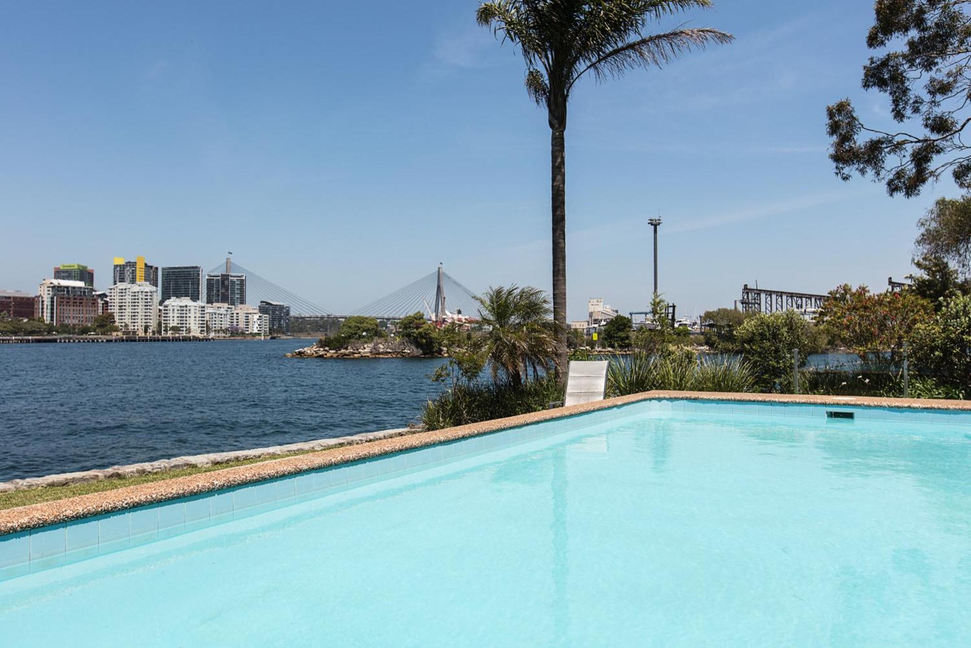 Wake Up To Harbour Apartment Sydney