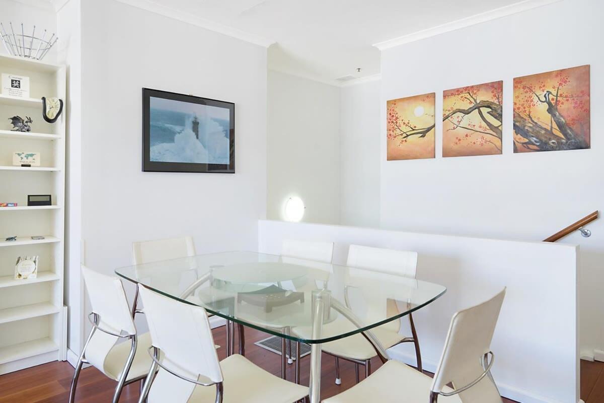 Perfect Pyrmont Penthouse With Tower View * Sidney