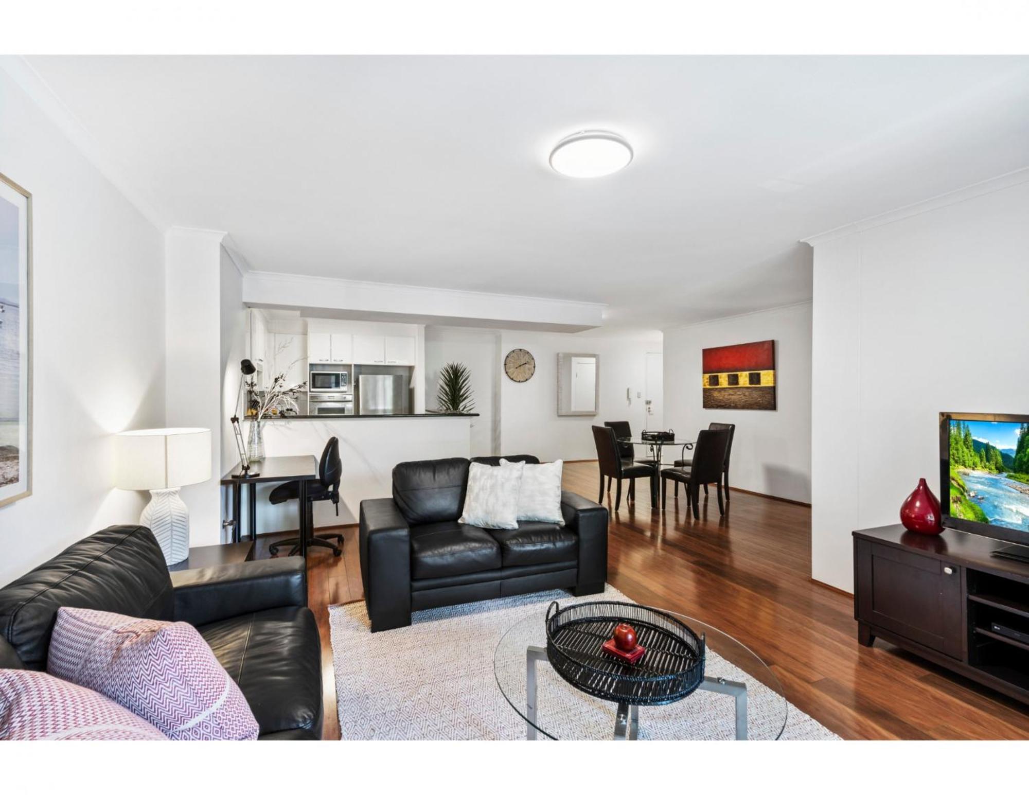 Apartment Poolside 2-bed Haven, Walk To Centre *