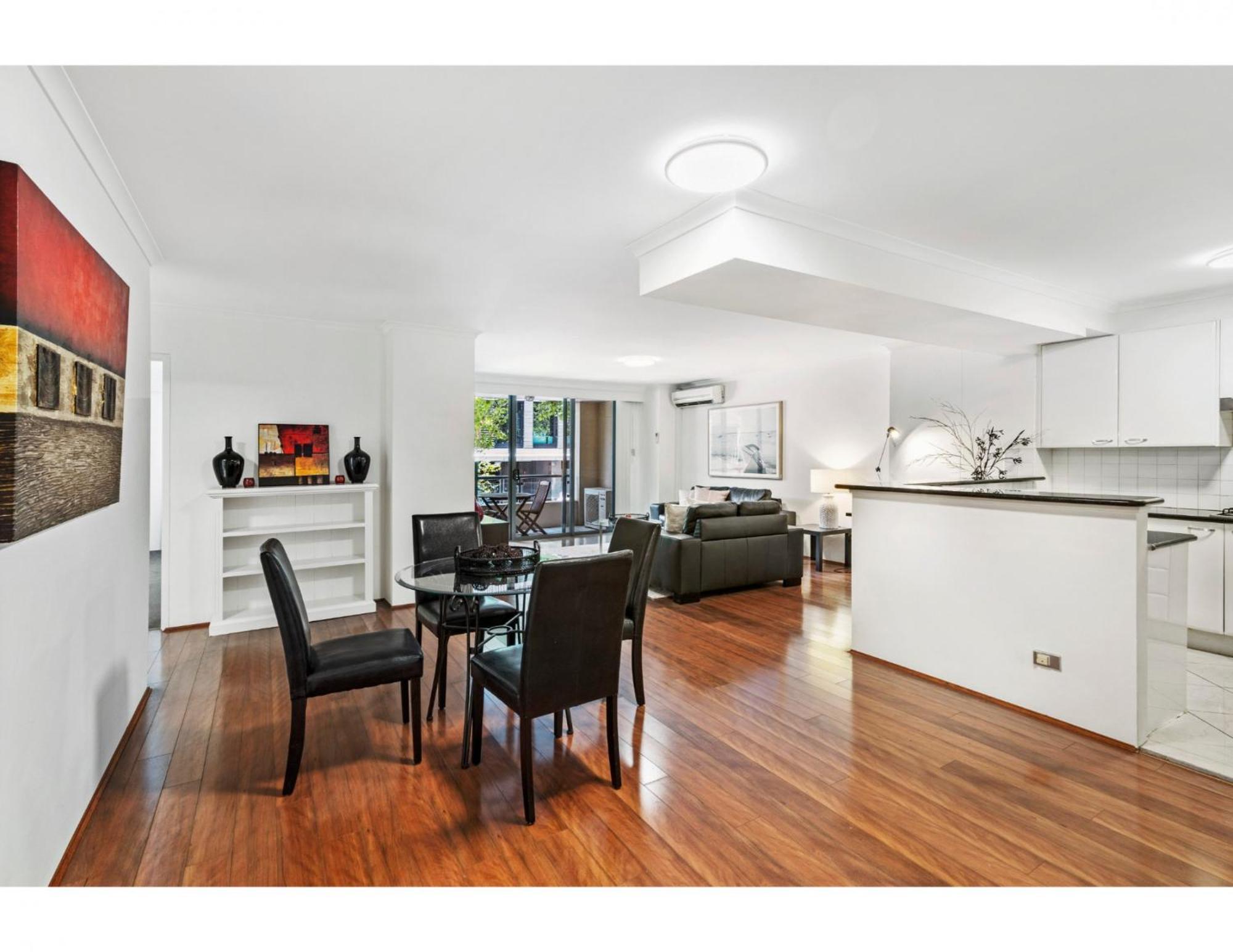 Poolside 2-bed Haven, Walk To Centre *