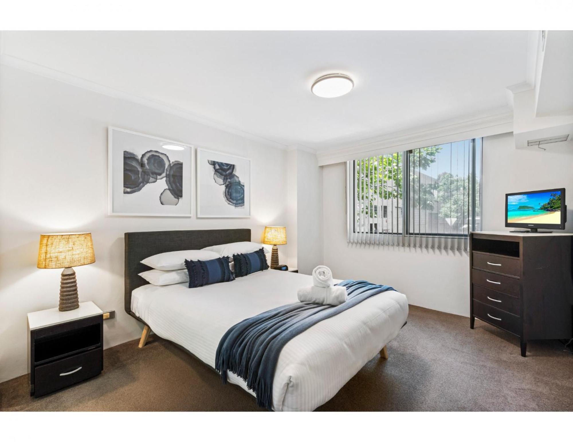 Poolside 2-bed Haven, Walk To Centre