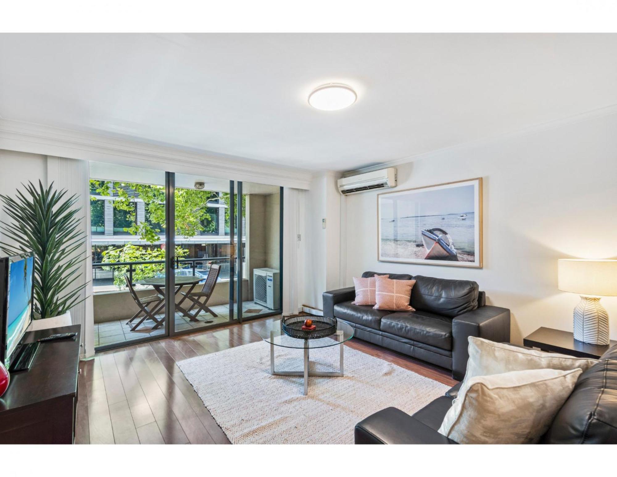 Apartment Poolside 2-bed Haven, Walk To Centre