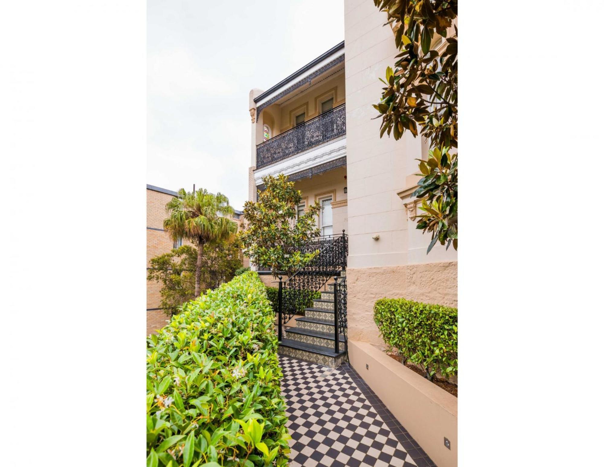 Renovated Studio In Bohemian Area Close To Duplicate Sydney