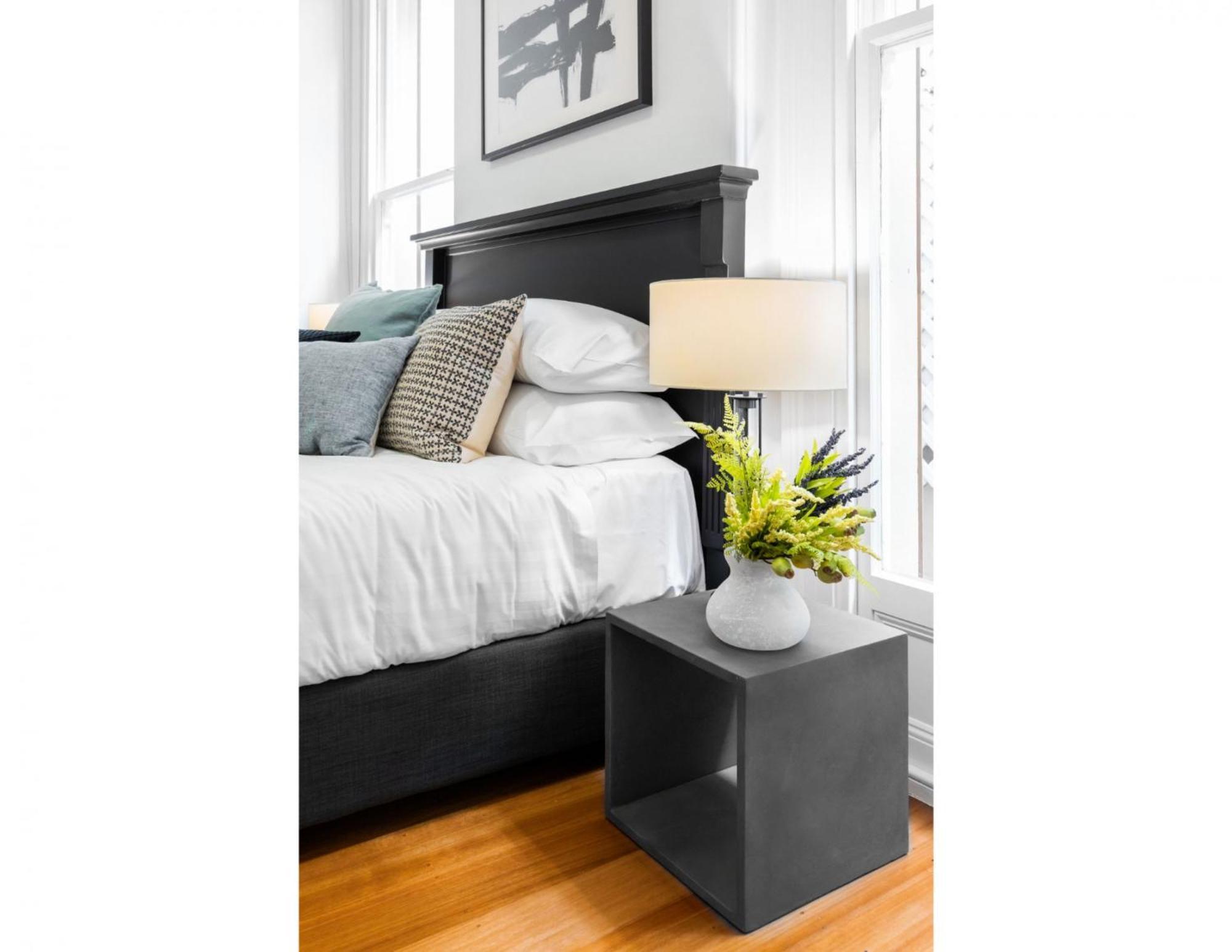 Renovated Studio In Bohemian Area Close To Duplicate