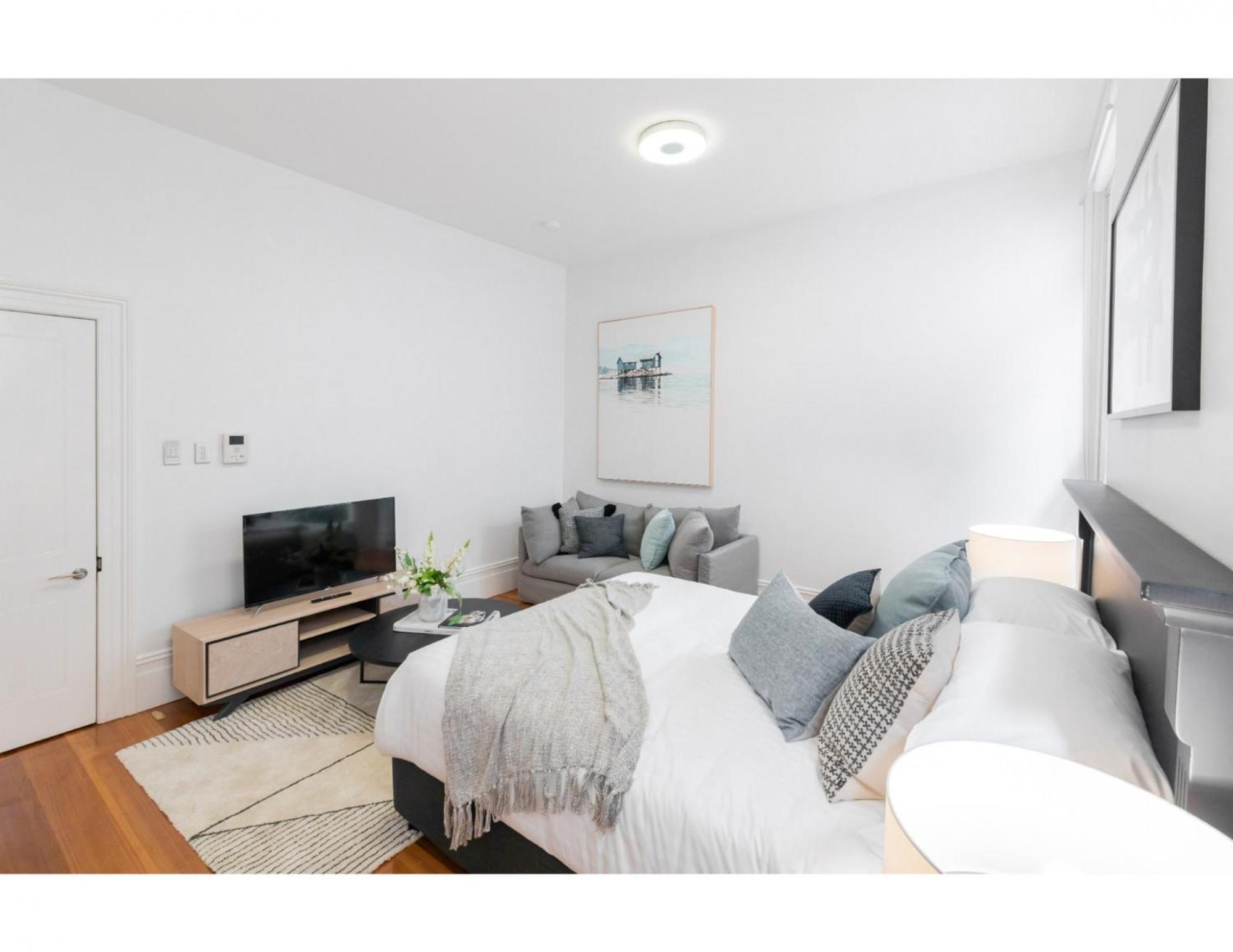 Renovated Studio In Bohemian Area Close To Duplicate