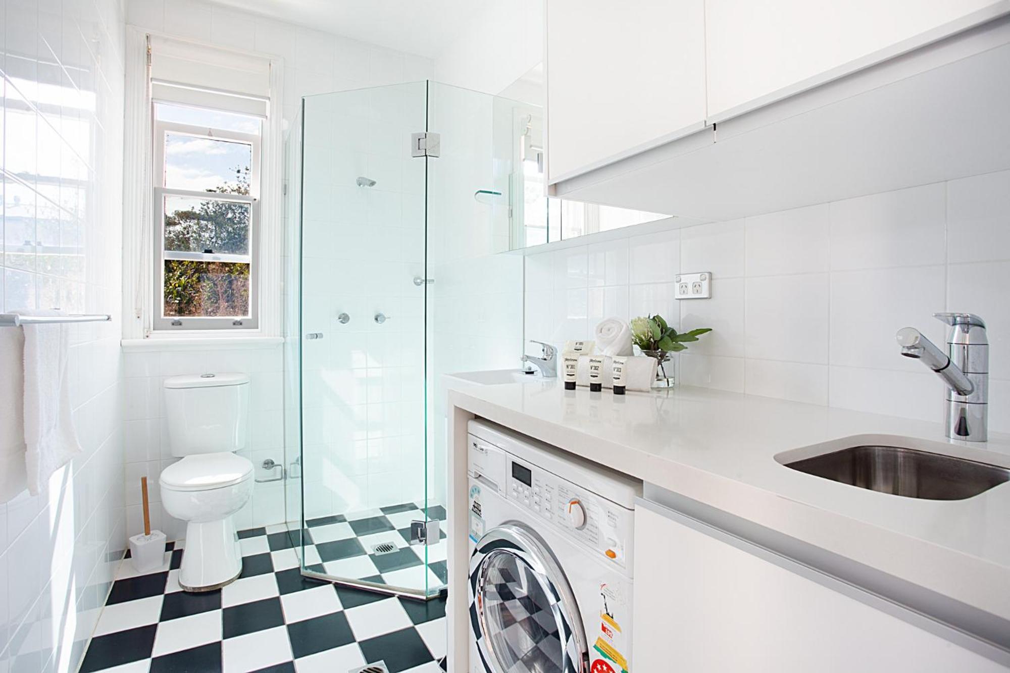 Perfect Located Comfy With Balcony * Sydney