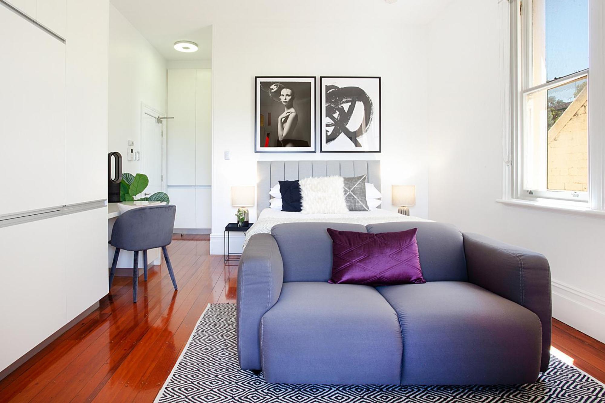 Charming With Balcony In Inner-city Glebe *