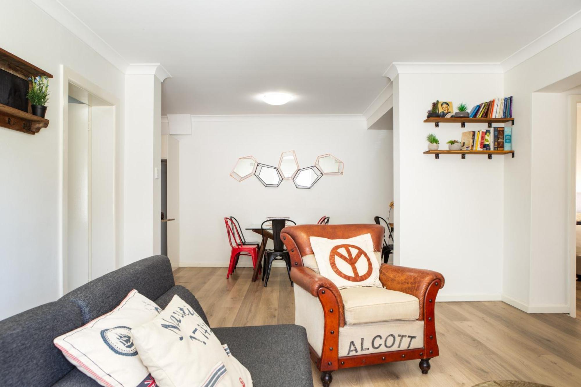 Suburban Two-bed With Parking And Patio * Sydney