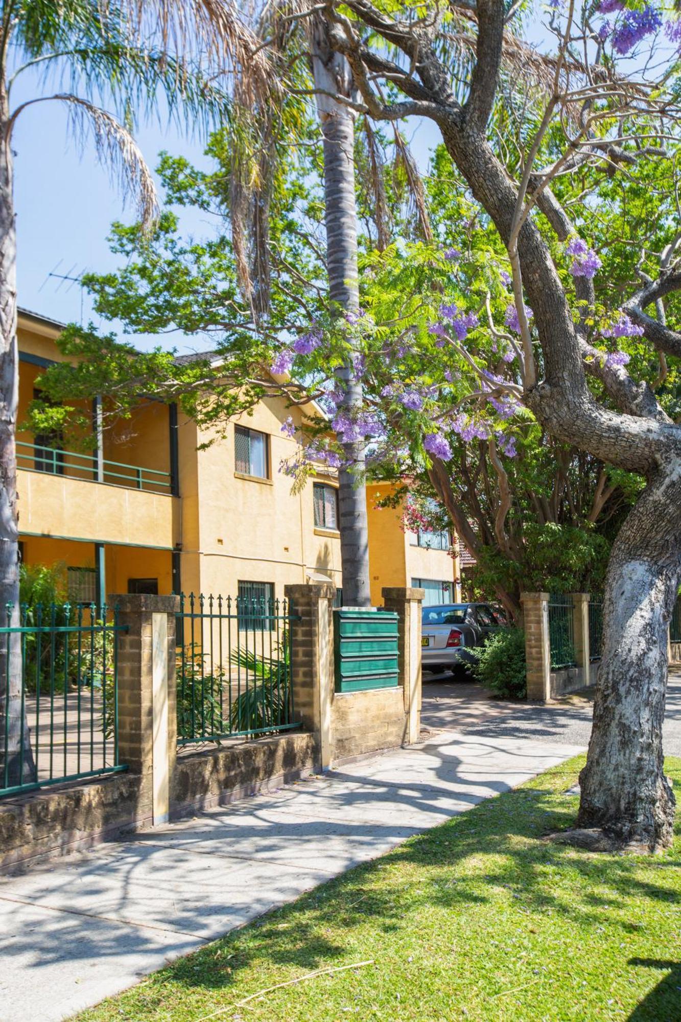 Suburban Two-bed With Parking And Patio * Sydney