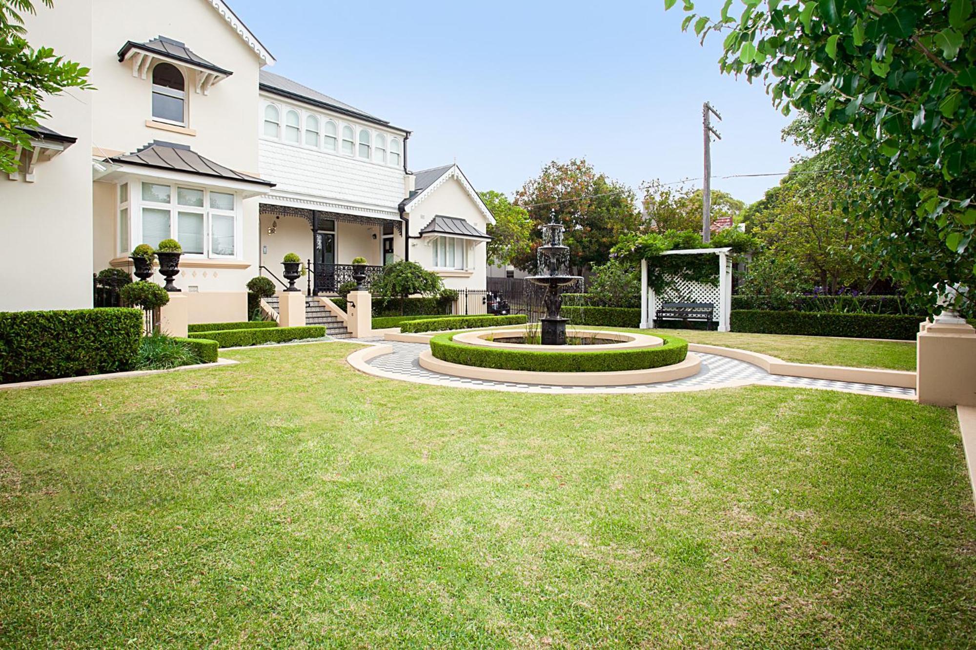 Bright And Beautiful In Quiet Neighbourhood Sidney
