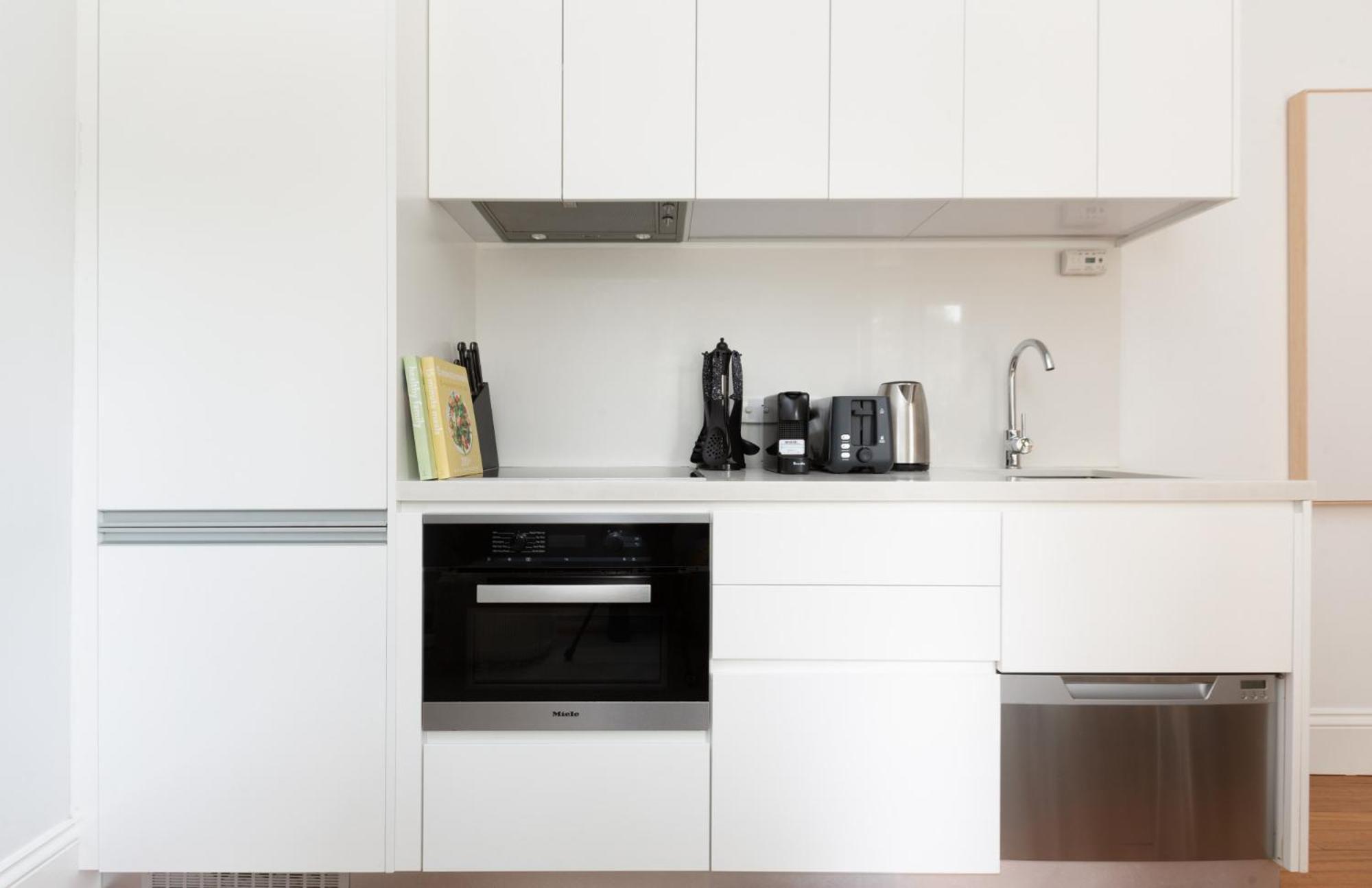 Apartment Chic With Patio 20 Min From Cbd Sydney