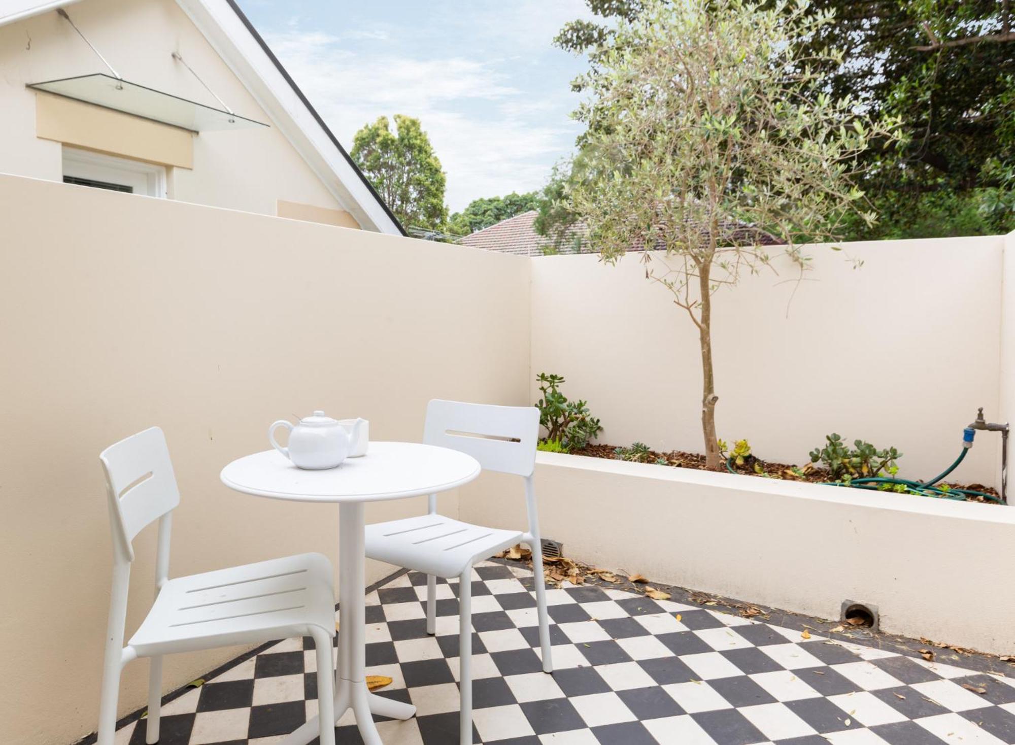Apartment Chic With Patio 20 Min From Cbd Sydney