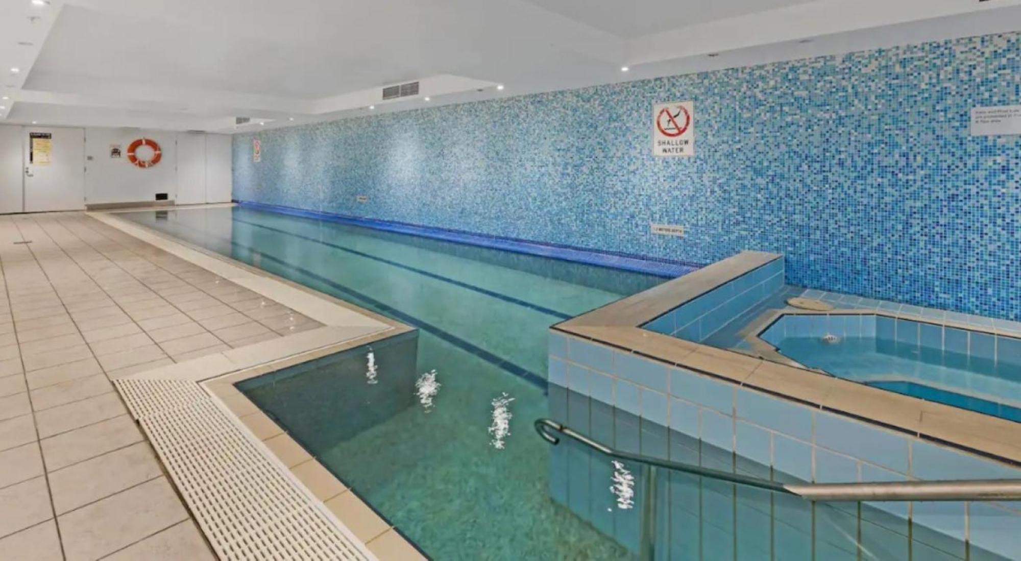 Apartment 1-bed With Parking, Pool, Sauna & Gym *