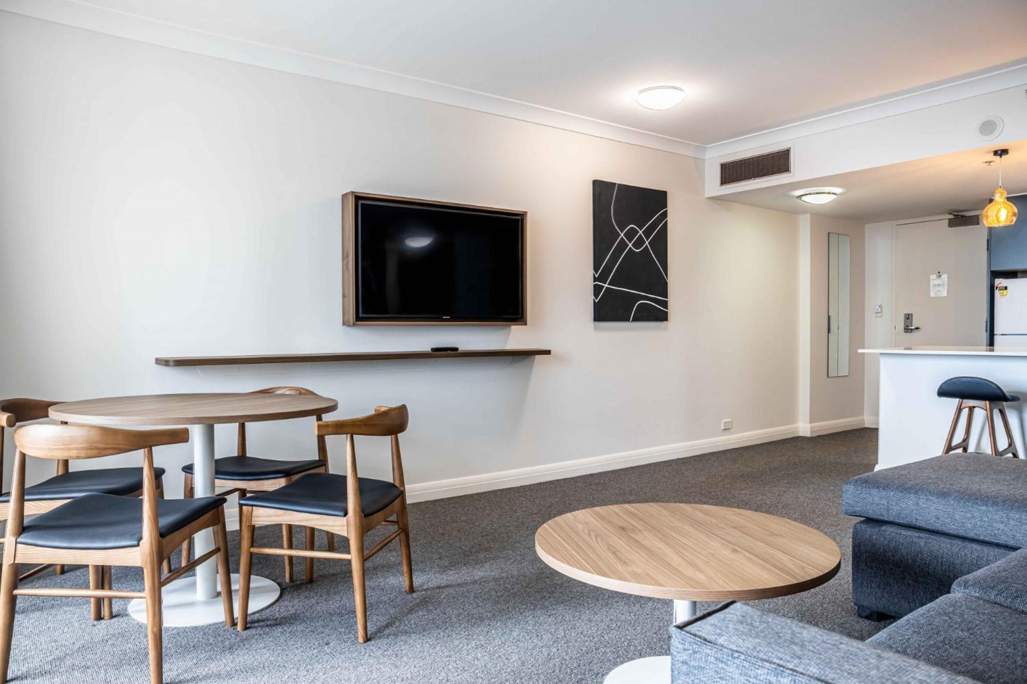1-bed With Parking, Pool, Sauna & Gym Apartment Sydney