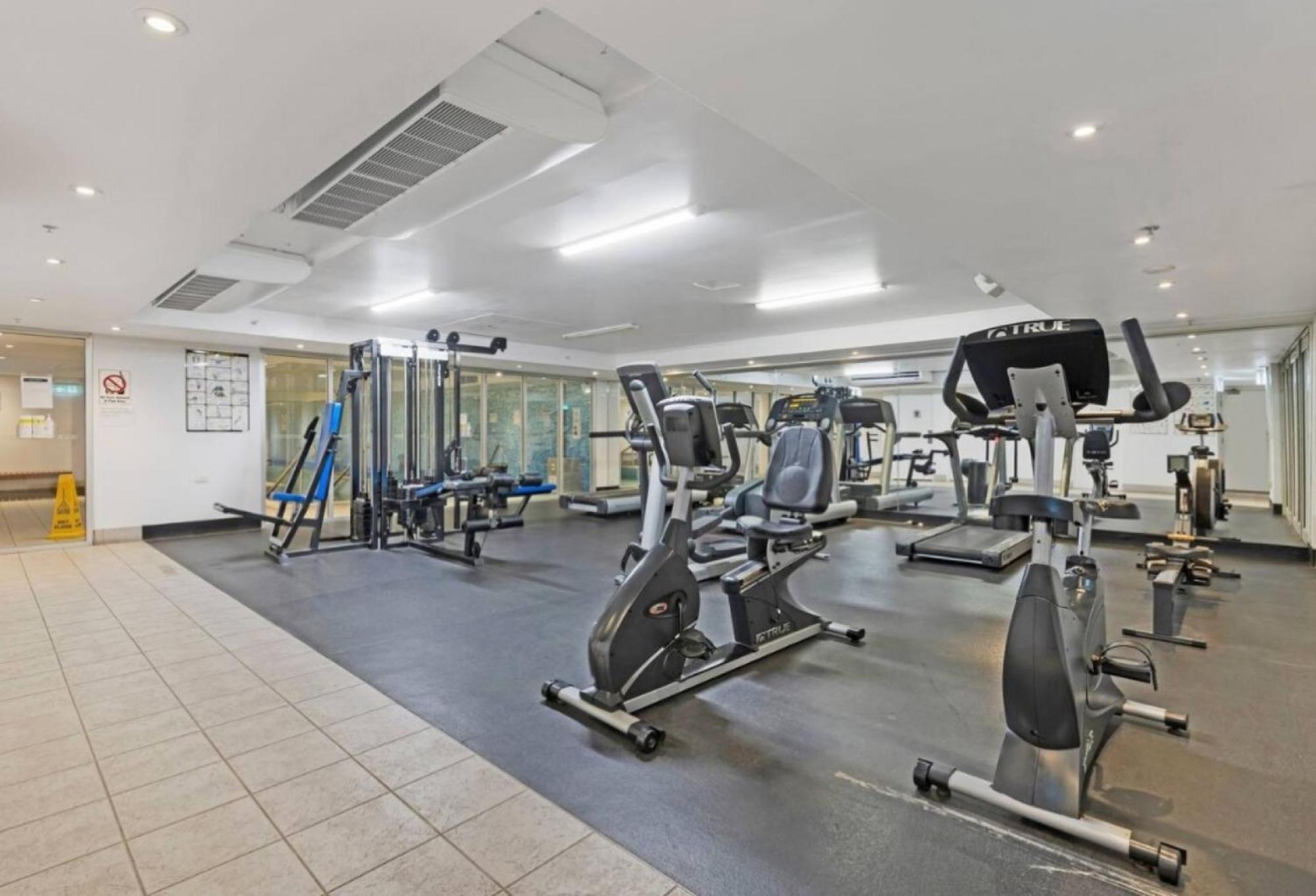 1-bed With Parking, Pool, Sauna & Gym *