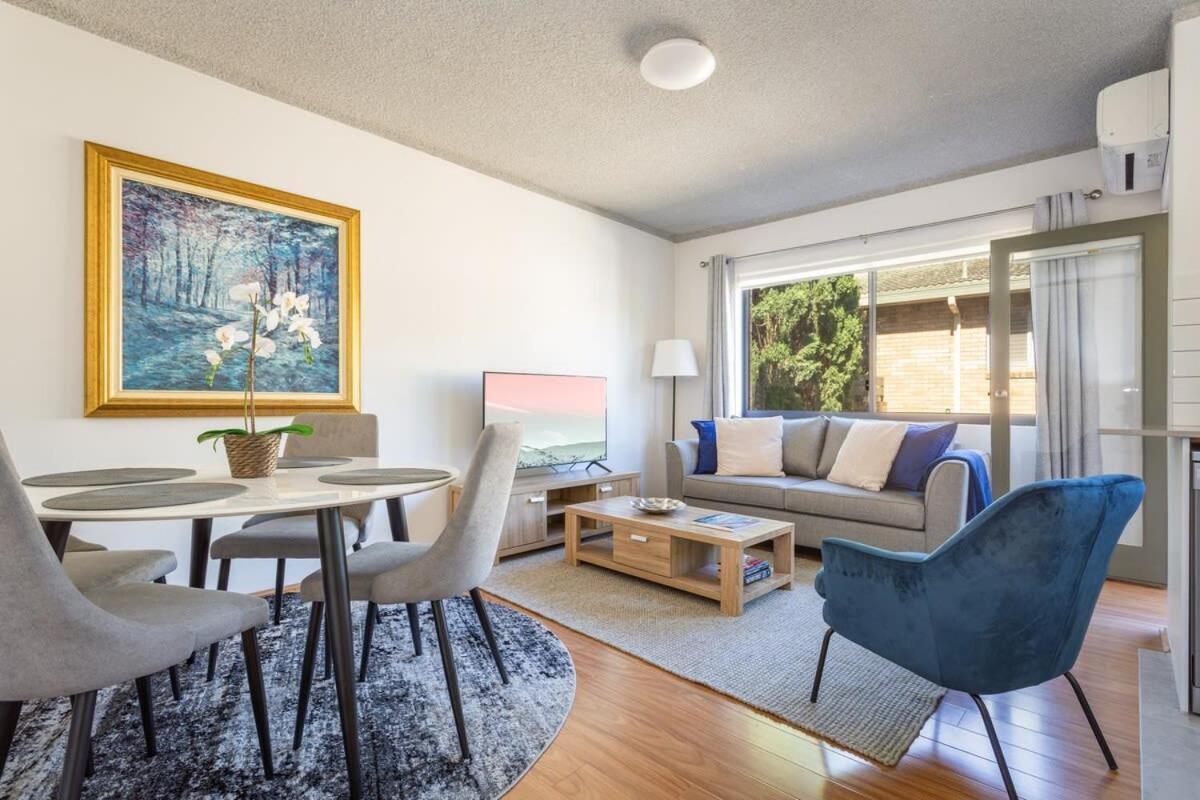 Unit With Balcony, Backyard And Parking Near Shops Duplicate