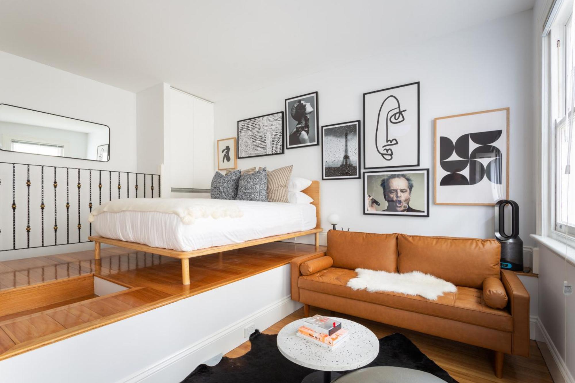 Historic Art-filled Close To Transport Apartment *