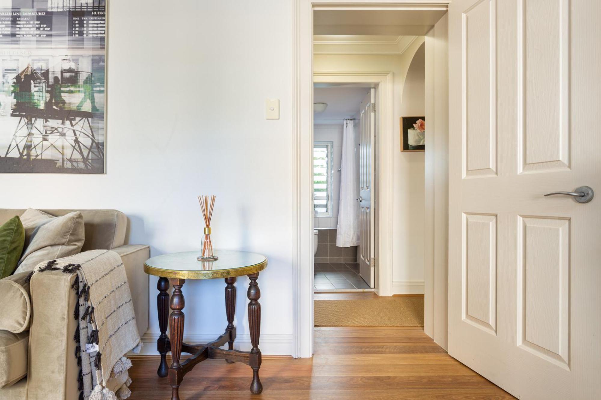 Historic Boutique Steps From Everything Apartamento