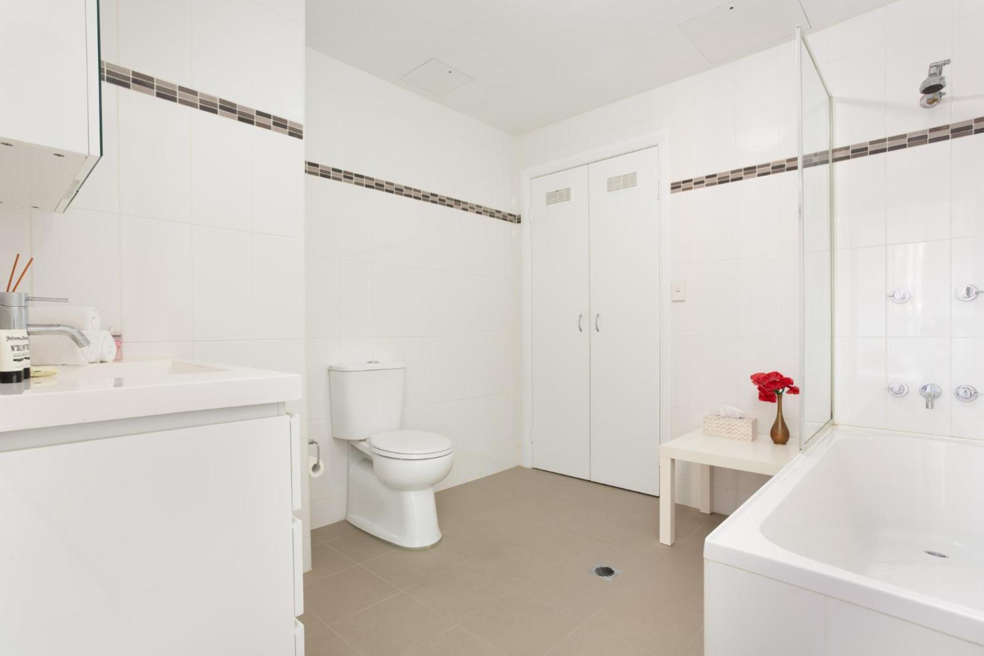 Chic Unit With Rooftop Terrace Near Sights & Shops Apartment Sydney