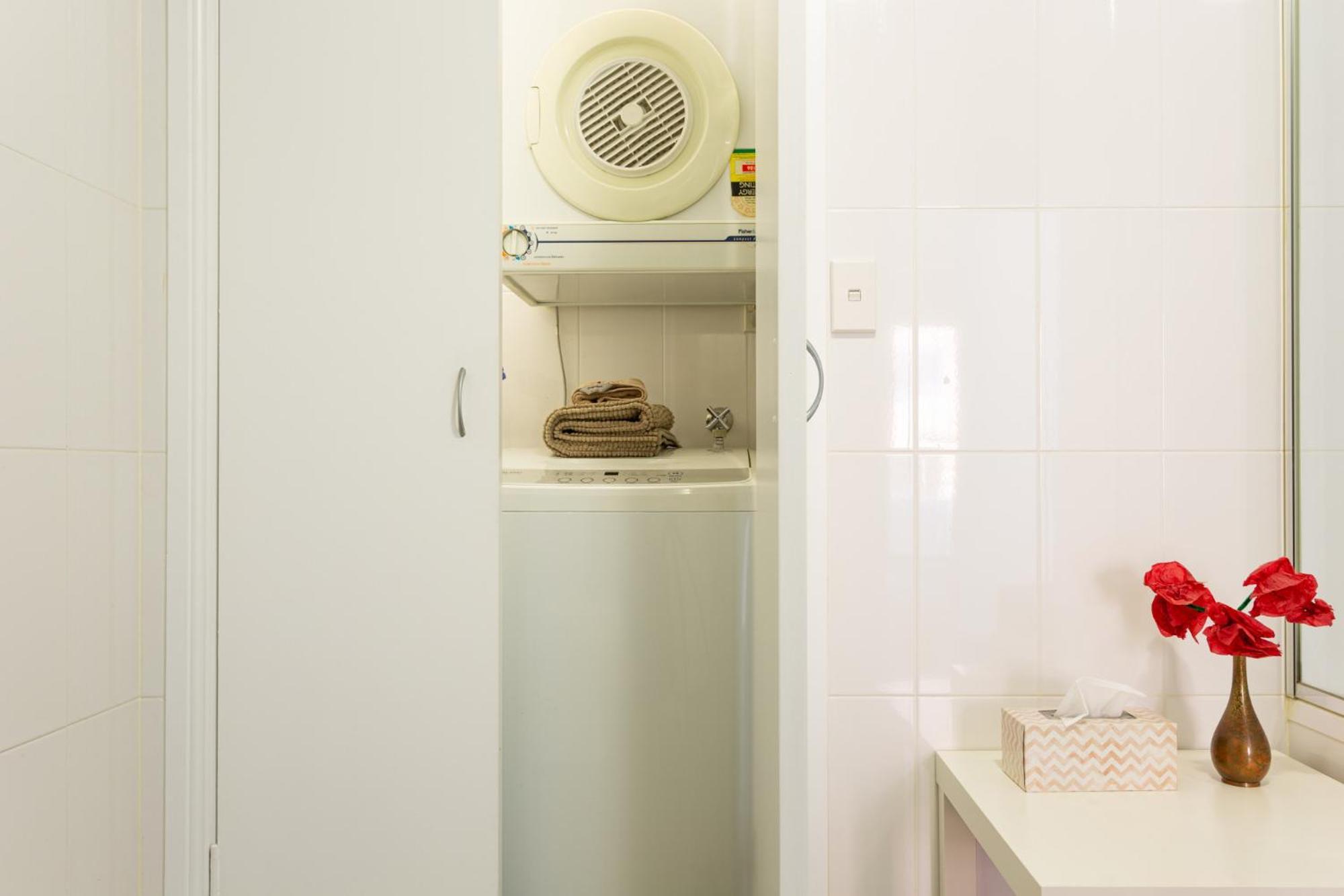 Chic Unit With Rooftop Terrace Near Sights & Shops Sydney
