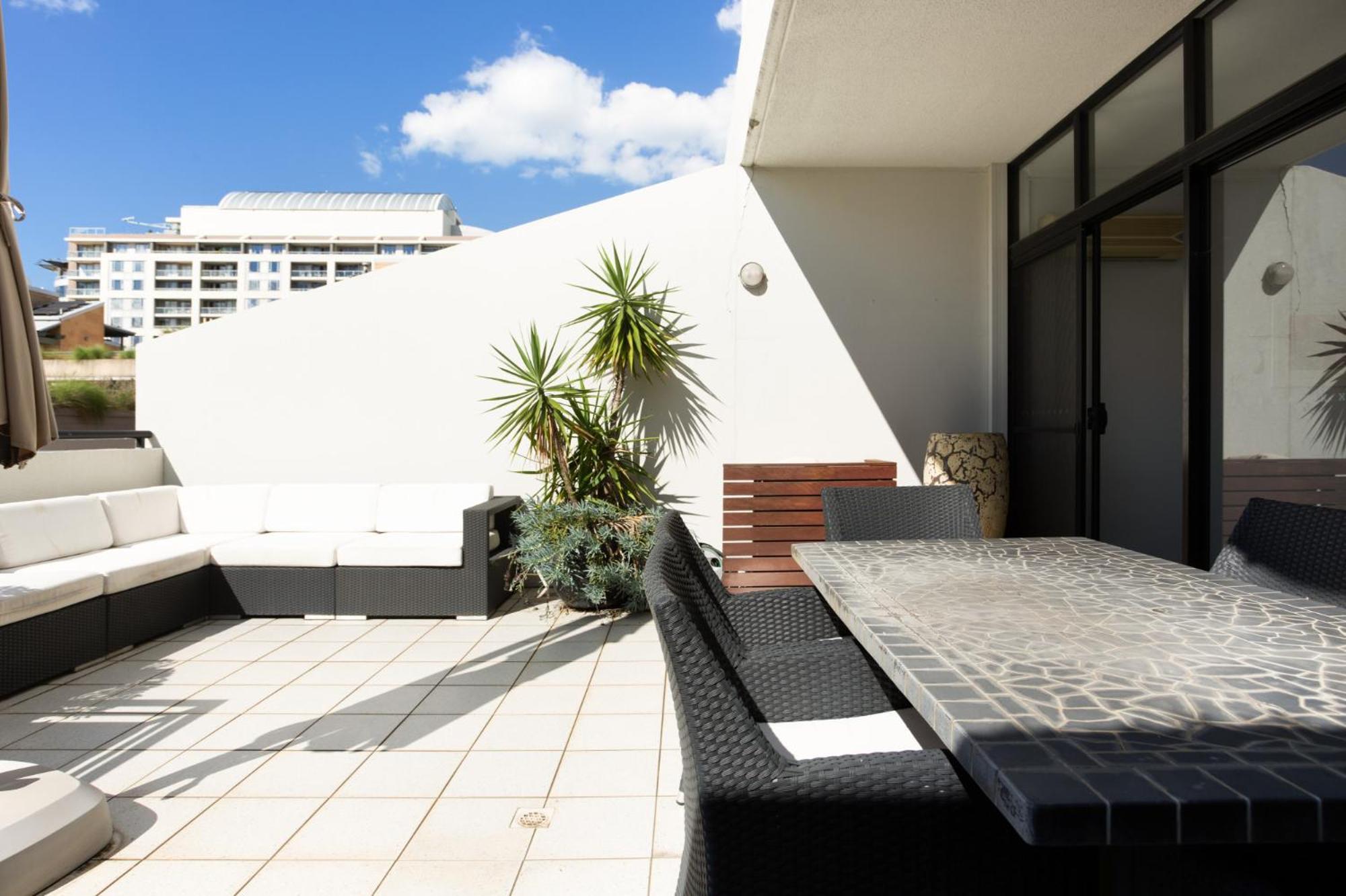 Chic Unit With Rooftop Terrace Near Sights & Shops Sydney