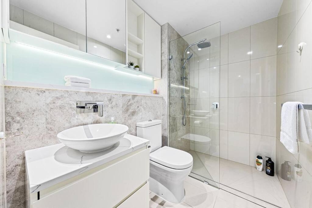 Apartment Two Beds Water & Bridge View 9th Lv