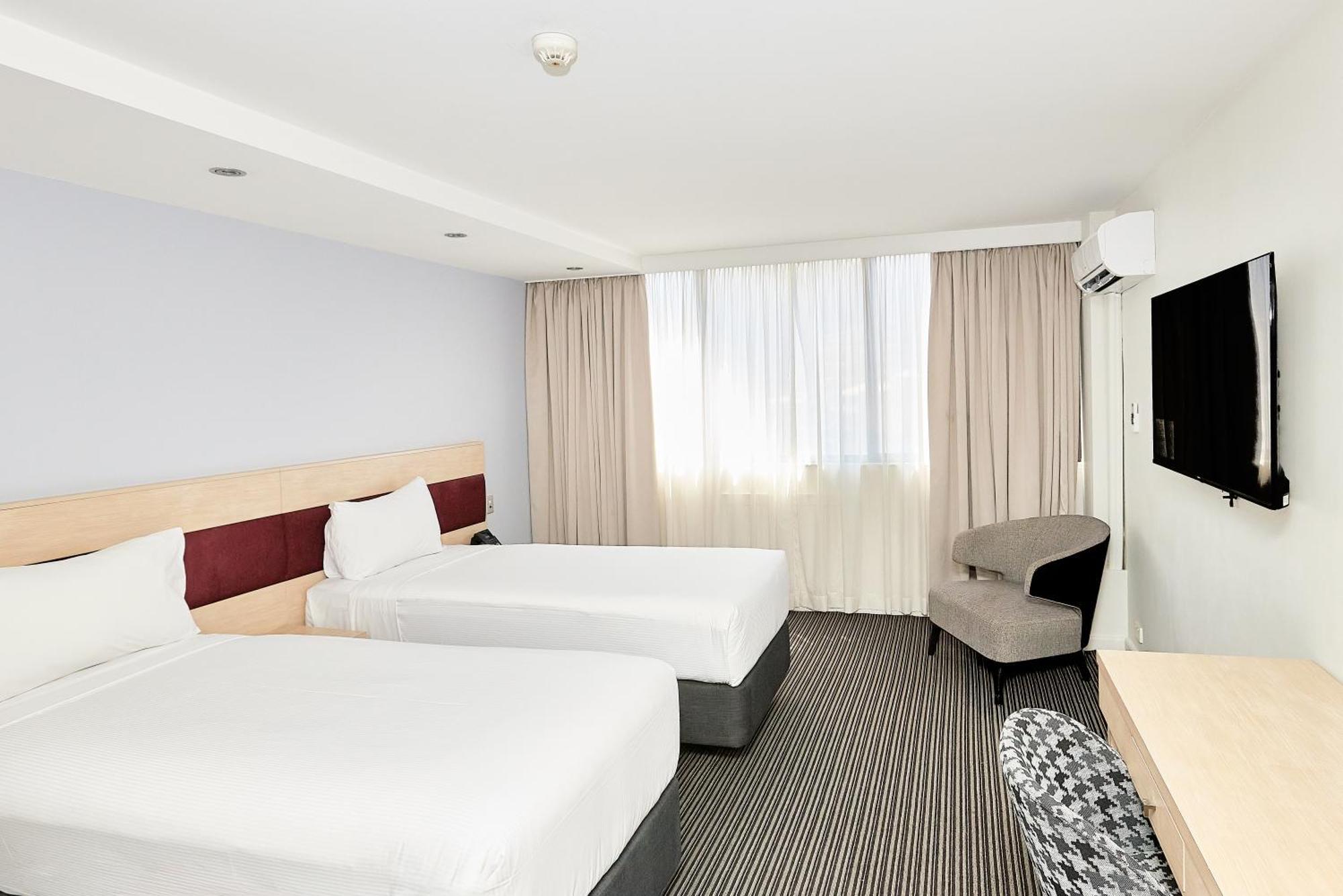 Central Studio Hotel 4*