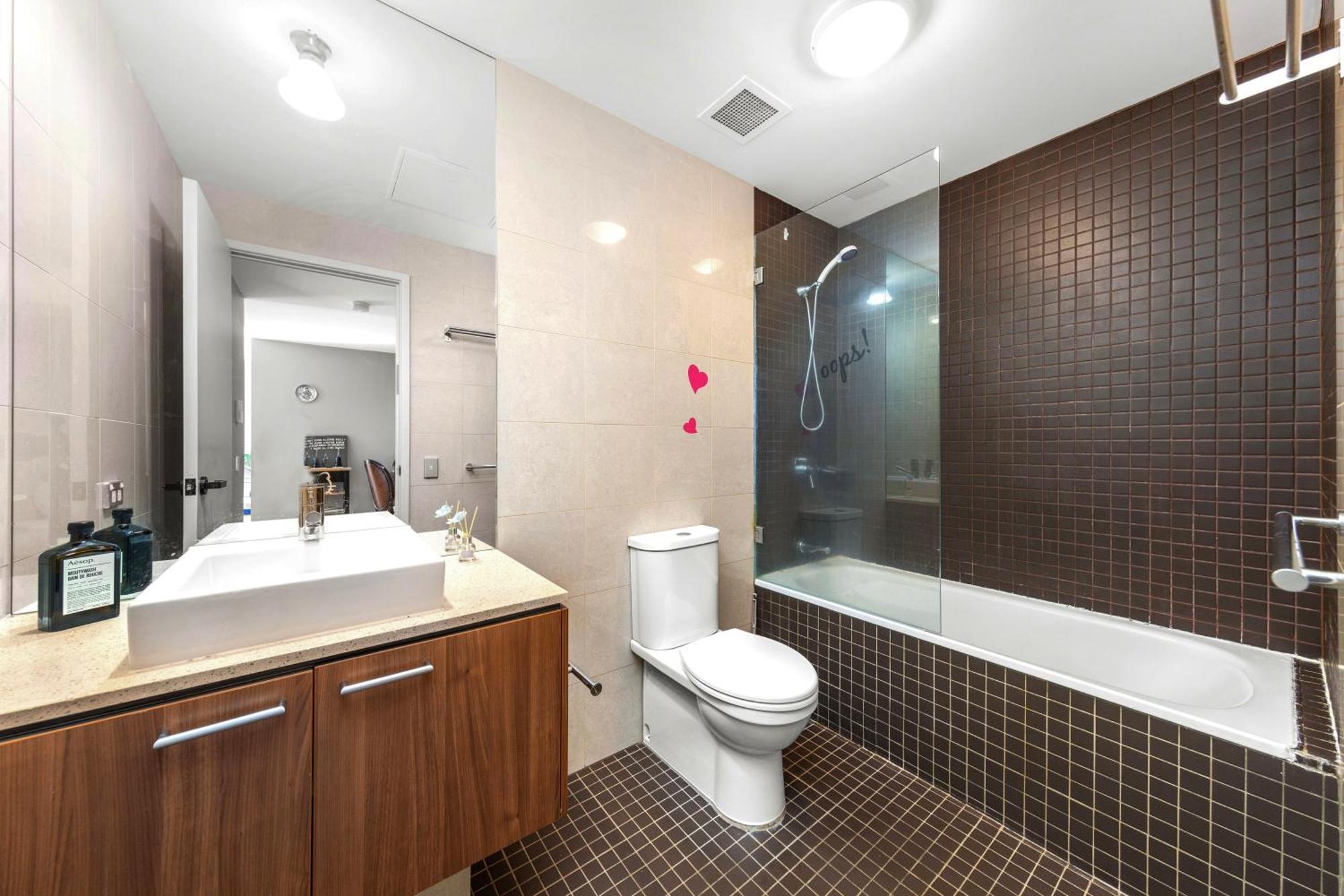 Charming Peaceful 3br In Heart Of Rhodes Apartment