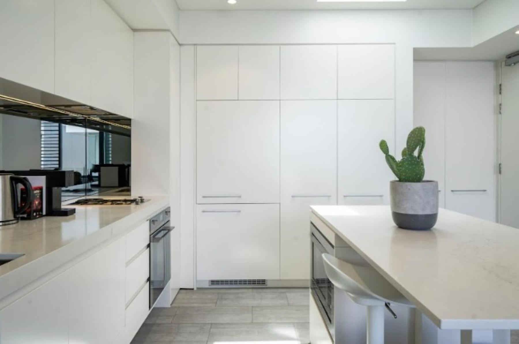 Modern 1br Top-level Unit With Keypad Entry In Bondi