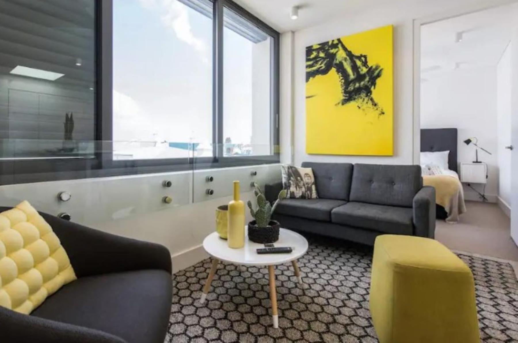 Modern 1br Top-level Unit With Keypad Entry In Bondi Apartment