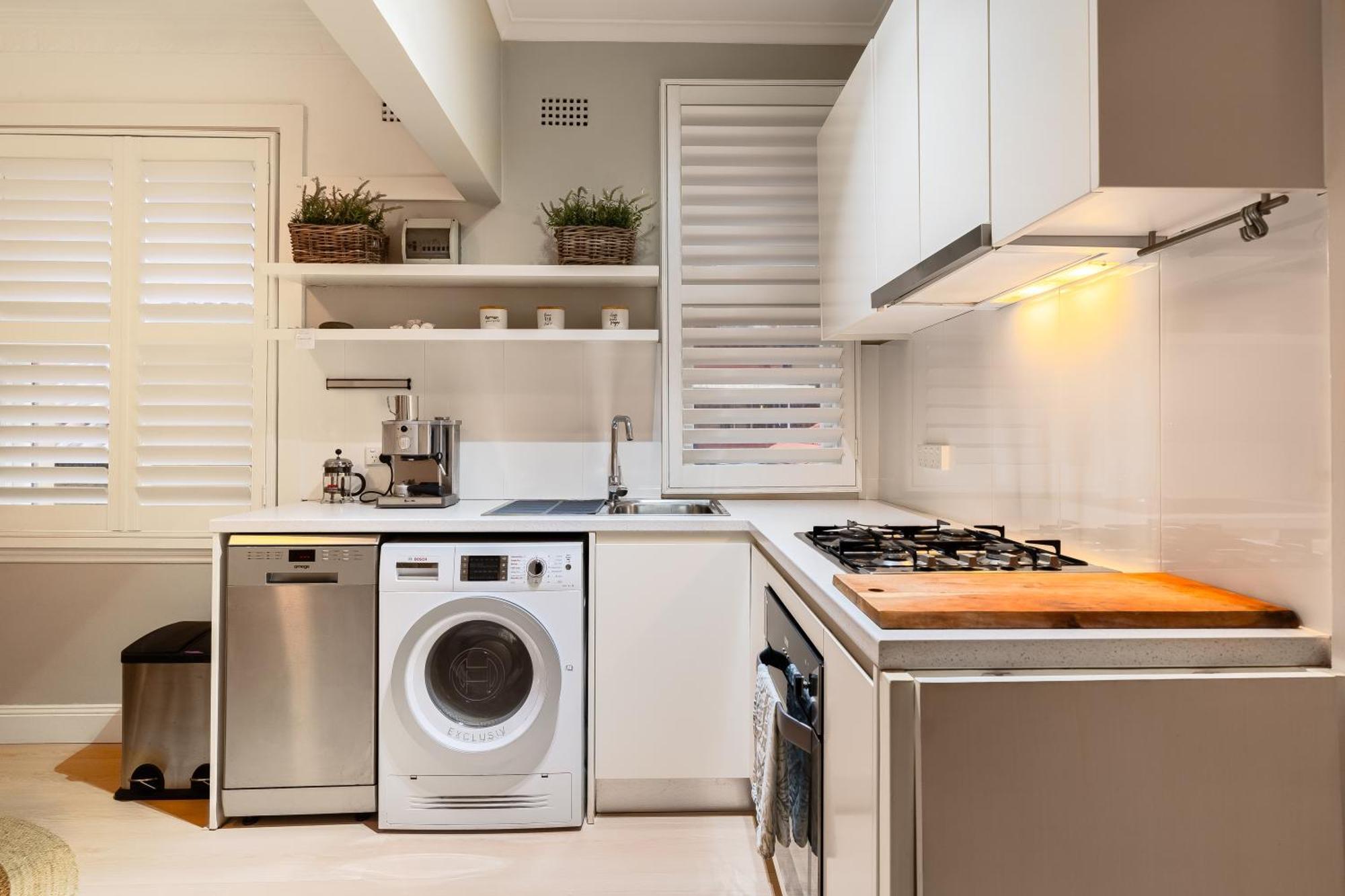 Best Location In Manly Harbour View Apartment