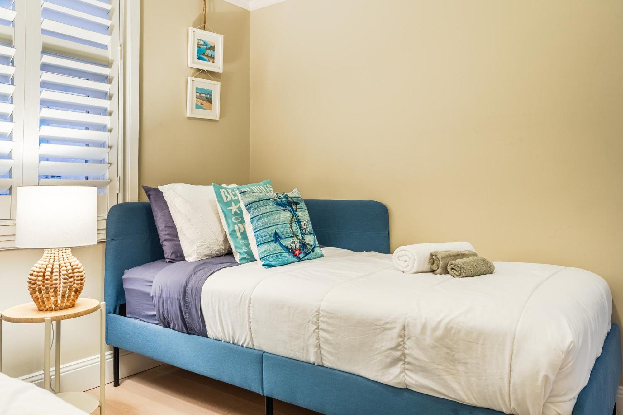 Best Location In Manly Harbour View