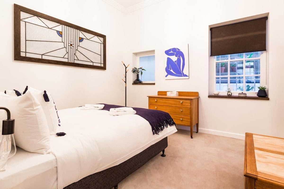Latitude -kirribilli Opera House Views *