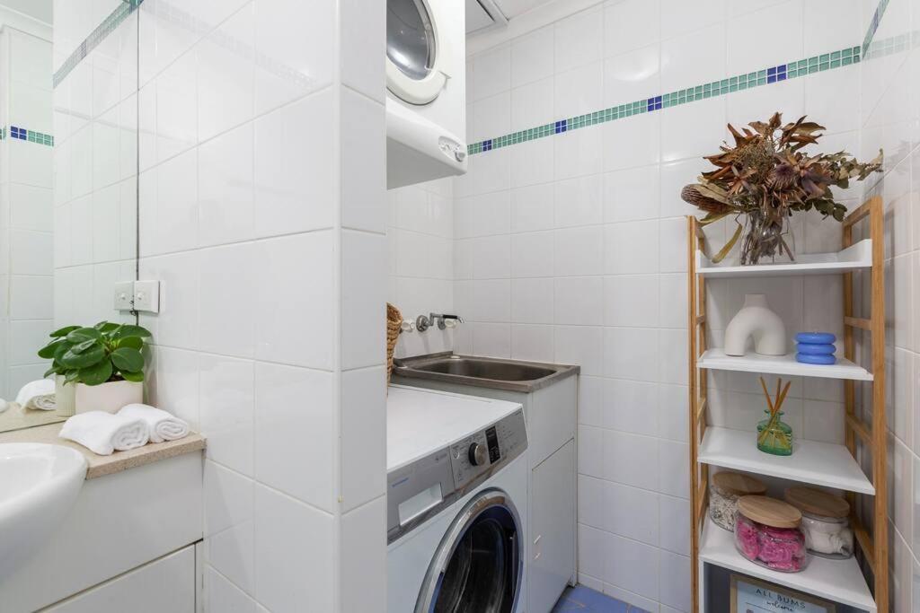 Chic Brookvale Unit-big Balcony!